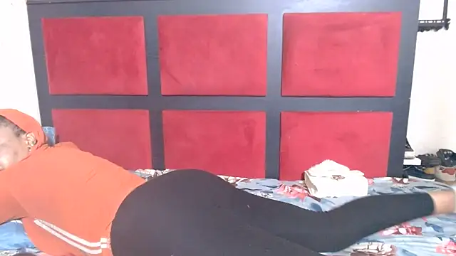 MaximTease24 webcam