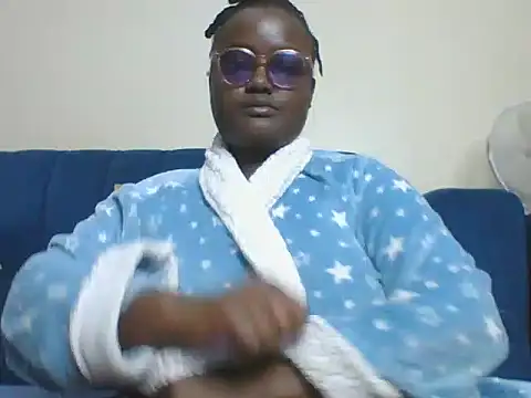 Busty_Bambii254 live cam on StripChat