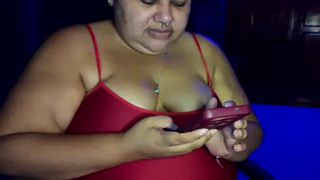 xlatinastar live cam on StripChat