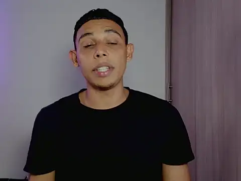 nilo2021 live cam on StripChat