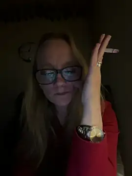 LizzieZ1975 live cam on StripChat