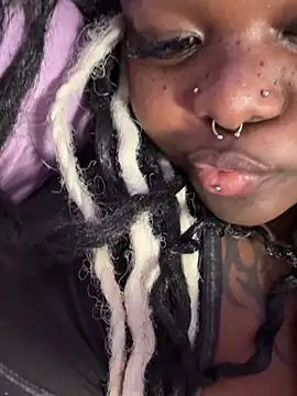 Nyla_xox live cam on StripChat