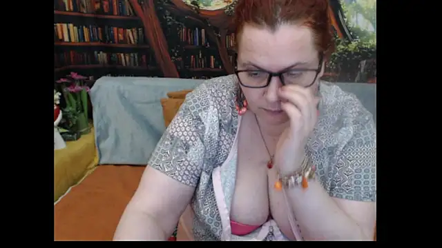 PlayfullMature webcam