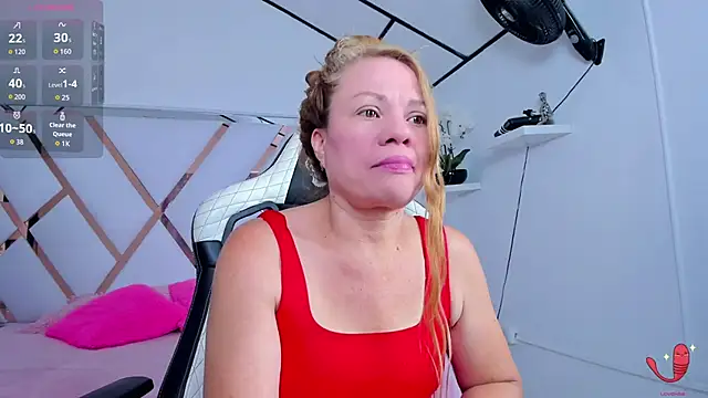 alicee__mature live cam on StripChat
