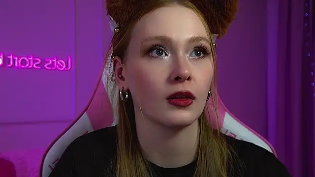 AgataFoxley live cam on StripChat