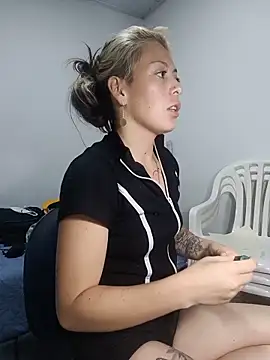 Tefannyy_ live cam on StripChat
