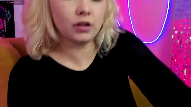 StephanieSweety live cam on StripChat