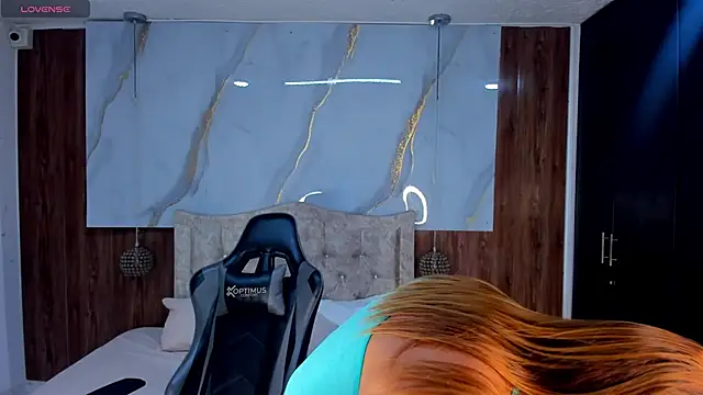 mia_18v webcam