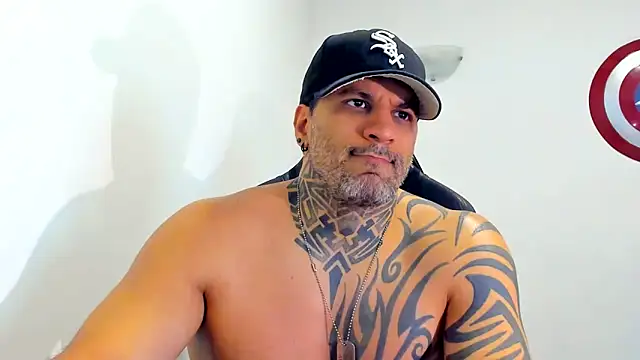 JoshRigby live cam on StripChat