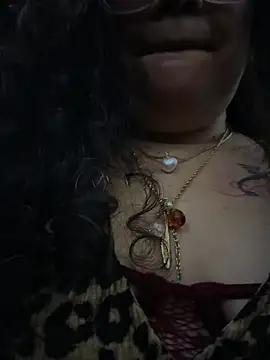 CurlyMilf_Vannexxxa webcam