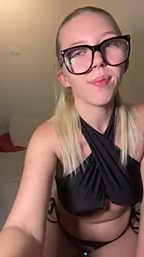 MonaNoire webcam