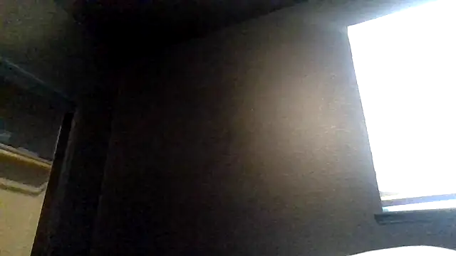 Tallhungcloudyyy live cam on StripChat