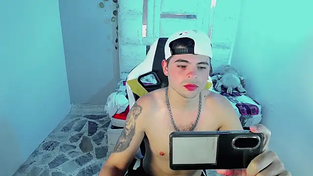 ohio_bluee live cam on StripChat