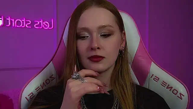 AgataFoxley live cam on StripChat