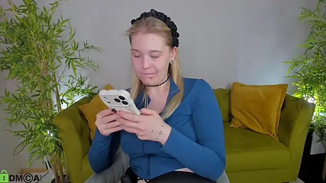 colleen_blake (F young) - on vacation
