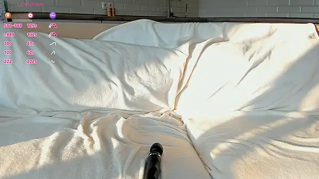 UWU_flower live cam on StripChat