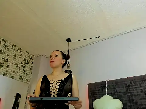 Karina-Coral live cam on StripChat