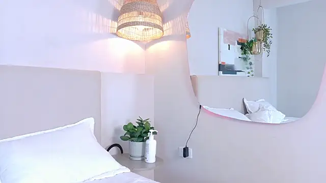 VioletBloomm live sex cam