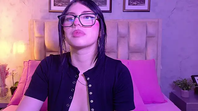 IsabellaRossi live cam on StripChat