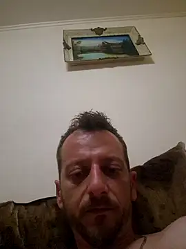 raducori live cam on StripChat