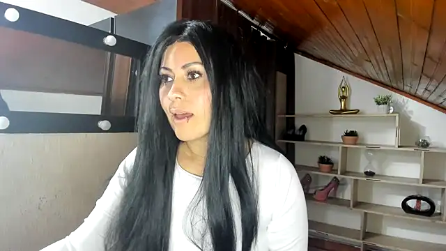 Tania_mature live cam on StripChat