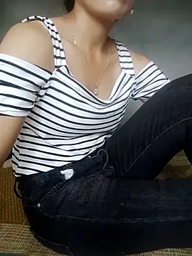 Thobaby112 live cam on StripChat