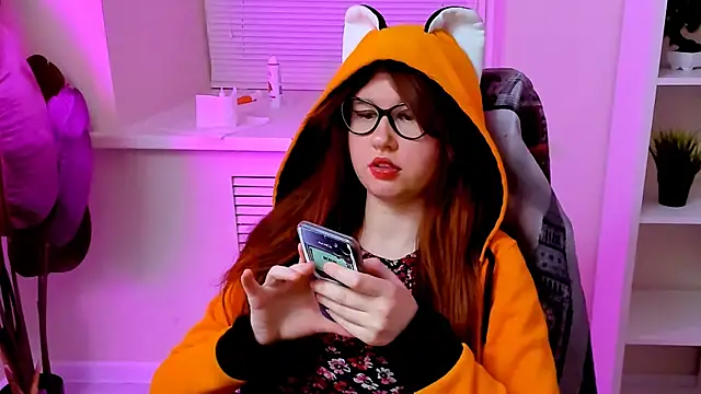 CarolGiggly live cam on StripChat
