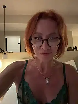 Jullia_Moor live cam on StripChat
