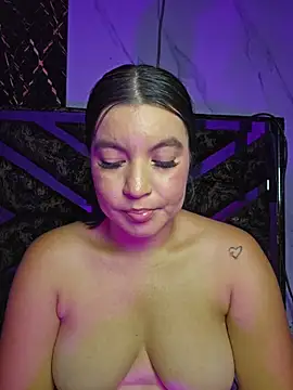 Pretty_Julieta live cam on StripChat