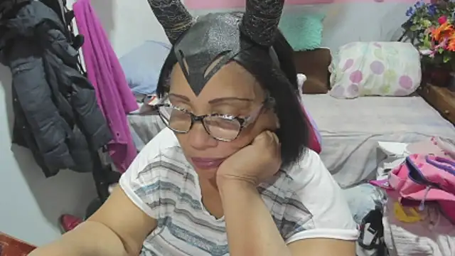 Mrs_mommy_ webcam
