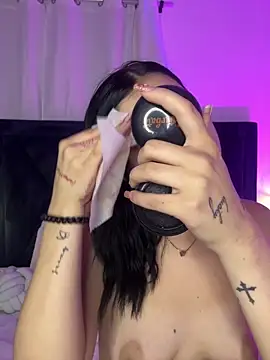 Lily_Woodz live cam on StripChat