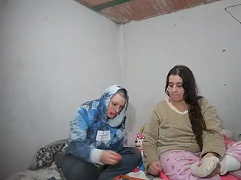 twodoo (Ask my age) - Both girls show their breasts