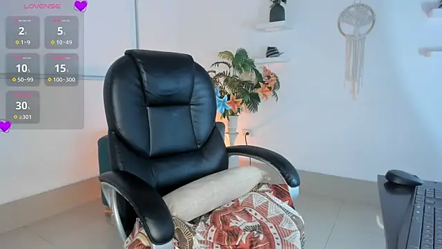 May_hadi live cam on StripChat