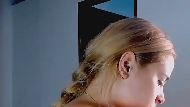 MikaelaStone webcam