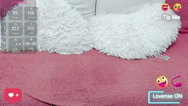 MiaKiittyy live cam on StripChat