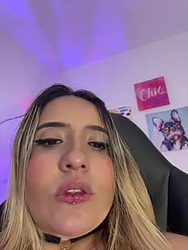 _Ninasanz live cam on StripChat
