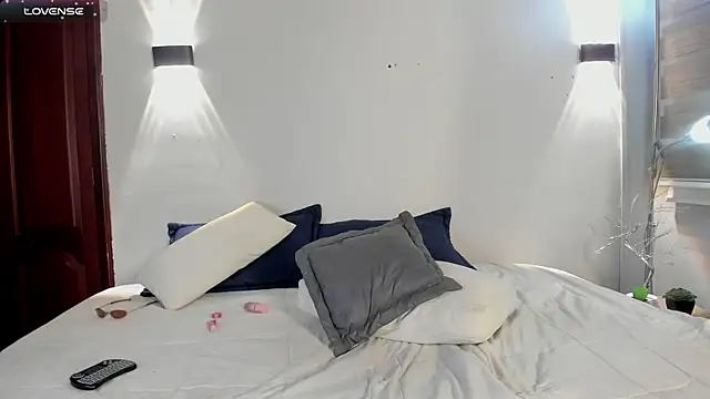 Lara_reynolds_ live cam on StripChat