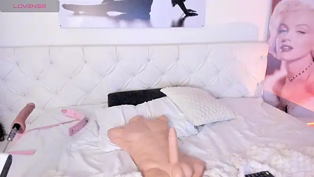 lunalenox live cam on StripChat