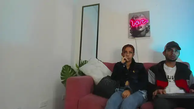 aji_golds live cam on StripChat