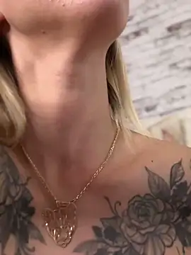 TeaseBabeXXX live cam on StripChat