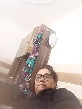 yourchahat27 live cam on StripChat
