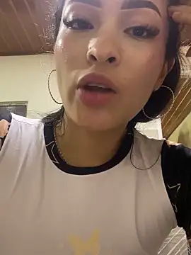 Itze_Mua live cam on StripChat
