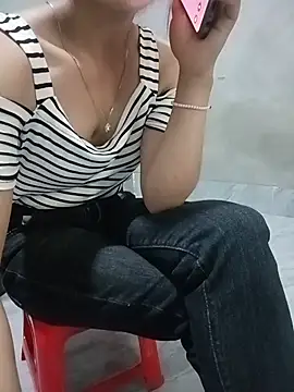 Thobaby112 live cam on StripChat
