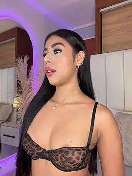 Rossie_Blooms live cam on StripChat