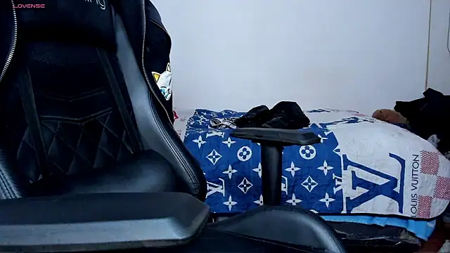 Tommy_Bred live cam on StripChat