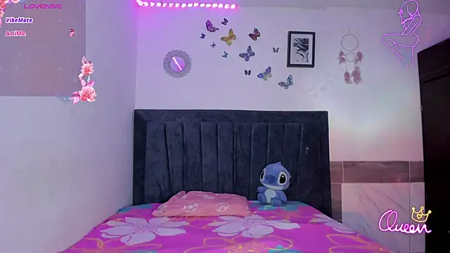 emmie_bunny live cam on StripChat