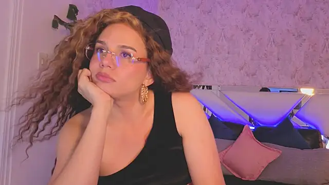 april_summer_ live cam on StripChat