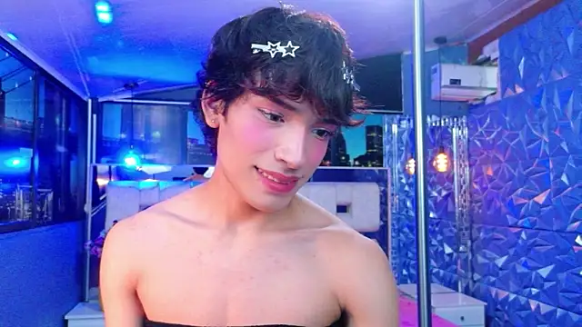 AlecciaNova live cam on StripChat