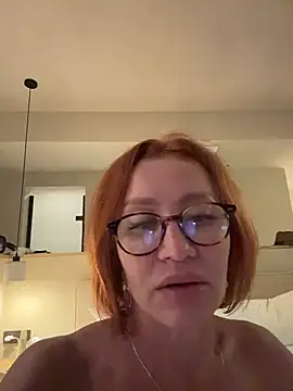 Jullia_Moor webcam
