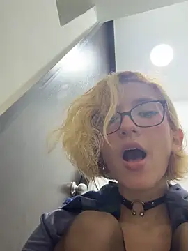 SweetBunnyGF live cam on StripChat